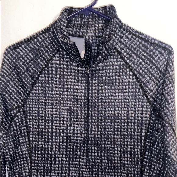 🌹Under Armour Black and White Patterned Pullover - Picture 2 of 5